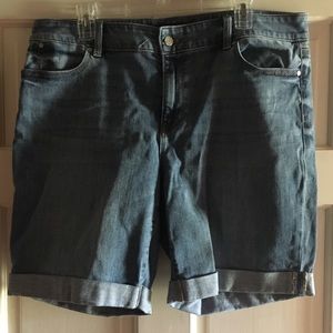 Talbots Boyfriend 5 pocket jean short size 14